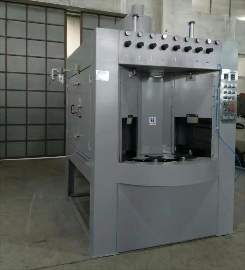 精致雕刻，玻璃工藝品的未來在轉盤式噴砂機中